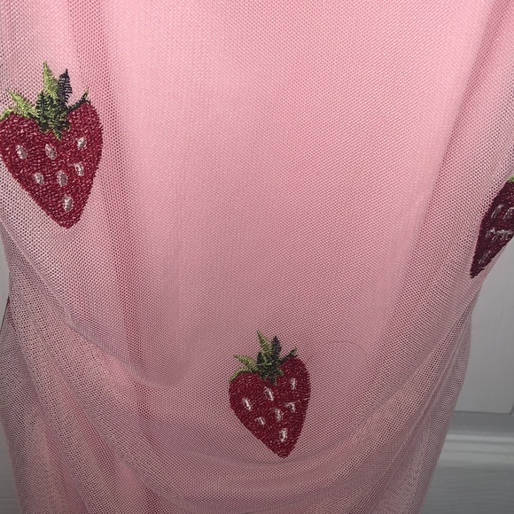 Pink strawberry dress - Picture 3 of 4